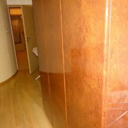 Luxury Versailles Center Opera בורגאס